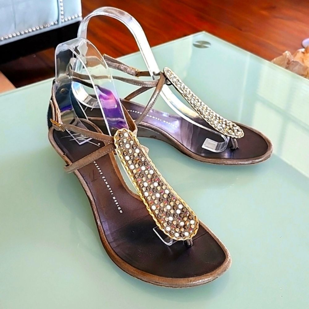 Giuseppe Zanotti Crystal Embellished T-Strap Boho Luxe Chic Sandals Size 39.5